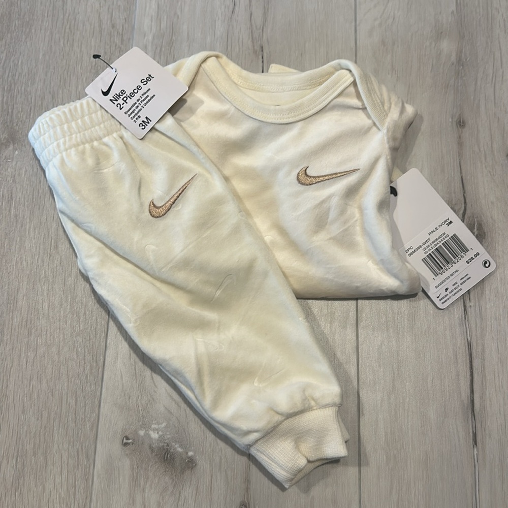 Nike Velour 2 piece set 3 months Pale Ivory NWT - Picture 8 of 8